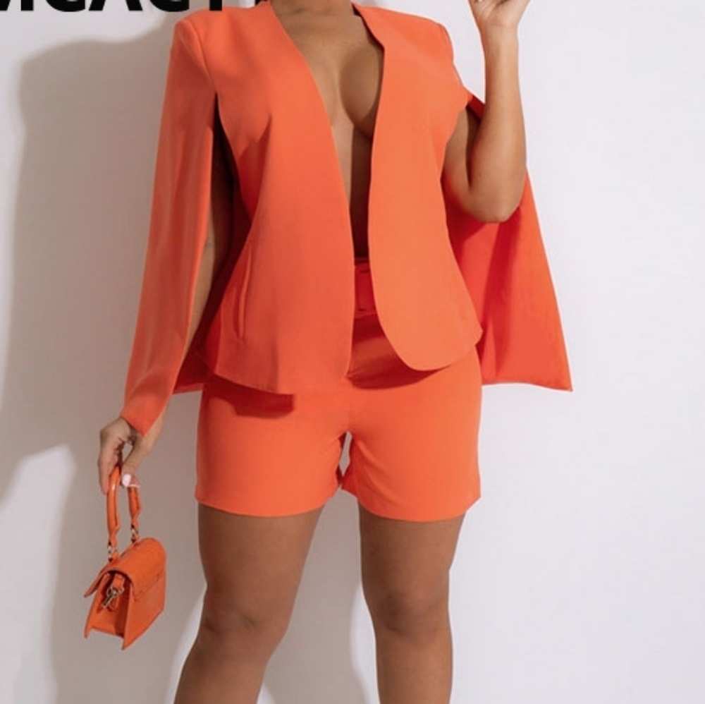 2 PIECE Emsemble Cape Sleeve Open Stitch Blazer Jacket and Shorts Size XL